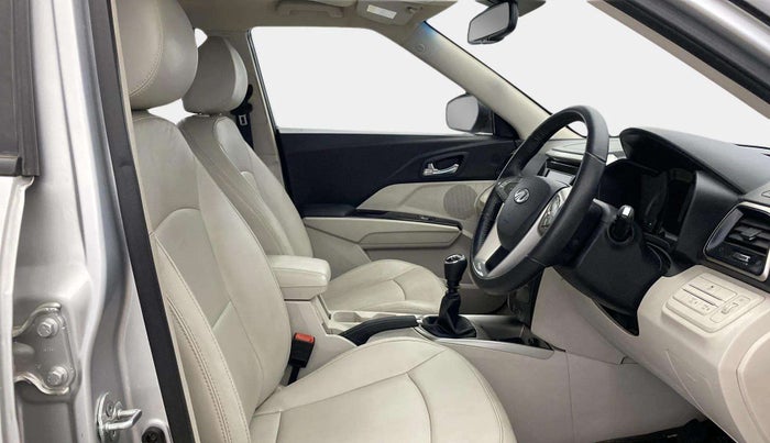 2021 Mahindra XUV300 W8 (O) 1.2 PETROL, Petrol, Manual, 43,484 km, Right Side Front Door Cabin
