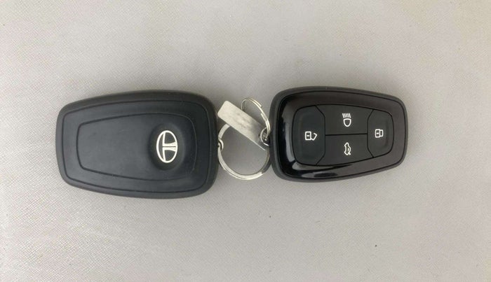 2021 Tata NEXON XZ PLUS PETROL DUAL TONE, Petrol, Manual, 52,861 km, Key Close Up