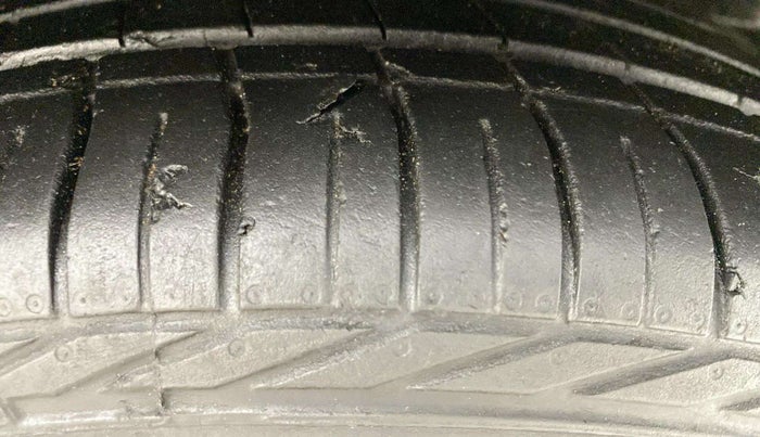 2021 Tata NEXON XZ PLUS PETROL DUAL TONE, Petrol, Manual, 52,861 km, Right Front Tyre Tread
