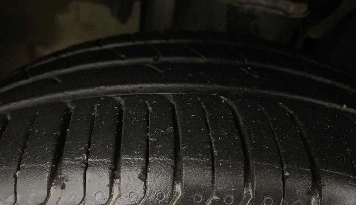 2019 Renault TRIBER RXZ, Petrol, Manual, 15,398 km, Left Front Tyre Tread