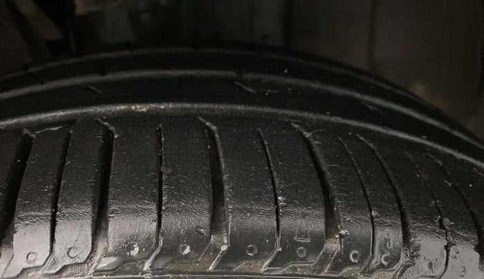 2019 Renault TRIBER RXZ, Petrol, Manual, 15,398 km, Right Front Tyre Tread