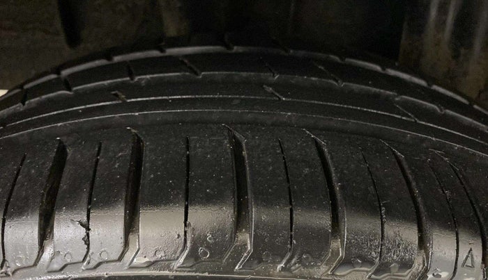 2019 Renault TRIBER RXZ, Petrol, Manual, 15,398 km, Right Rear Tyre Tread