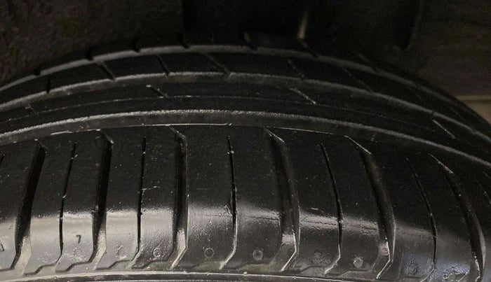2019 Renault TRIBER RXZ, Petrol, Manual, 15,398 km, Left Rear Tyre Tread