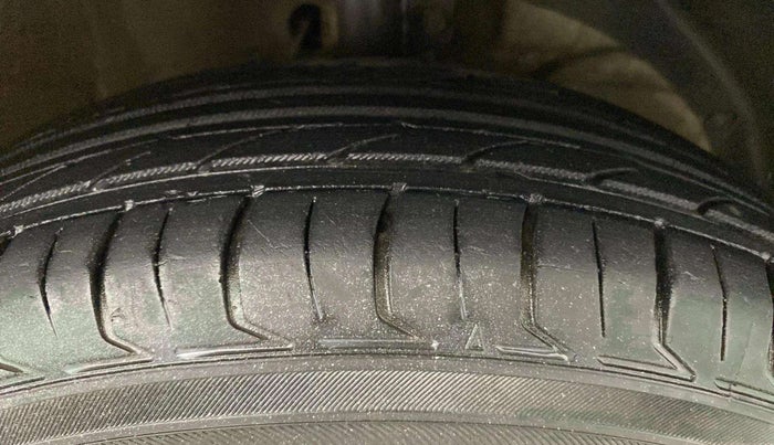 2017 Maruti Dzire VXI, Petrol, Manual, 72,375 km, Right Front Tyre Tread