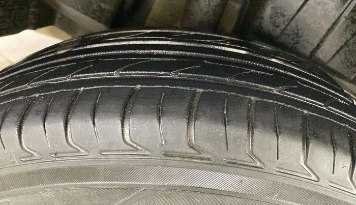 2017 Maruti Dzire VXI, Petrol, Manual, 72,375 km, Right Rear Tyre Tread