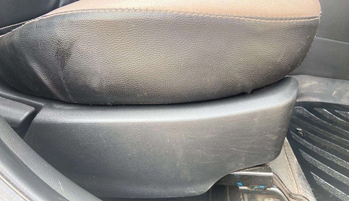 2017 Hyundai Grand i10 SPORTZ (O) 1.2 KAPPA VTVT, Petrol, Manual, 33,192 km, Driver Side Adjustment Panel