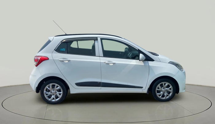 2017 Hyundai Grand i10 SPORTZ (O) 1.2 KAPPA VTVT, Petrol, Manual, 33,192 km, Right Side View