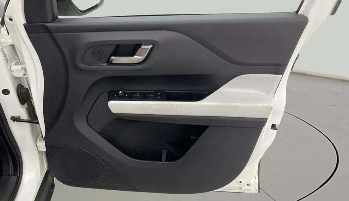 2022 Tata PUNCH CREATIVE  AMT, Petrol, Automatic, 28,985 km, Driver Side Door Panels Control
