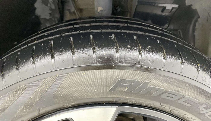 2022 Tata PUNCH CREATIVE  AMT, Petrol, Automatic, 28,985 km, Right Front Tyre Tread