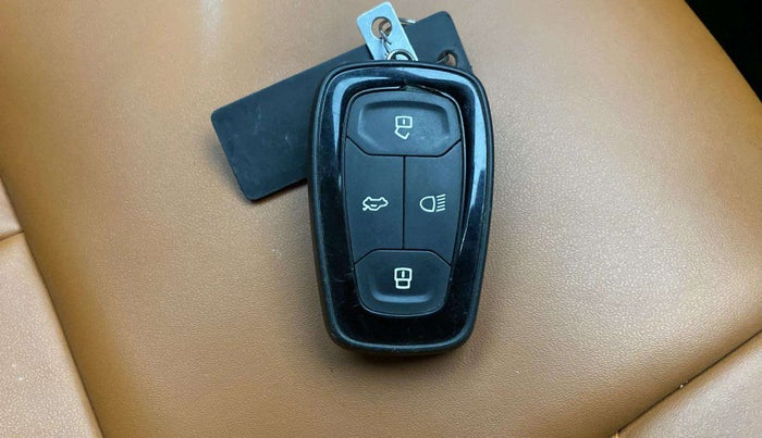 2022 Tata PUNCH CREATIVE  AMT, Petrol, Automatic, 28,985 km, Key Close Up