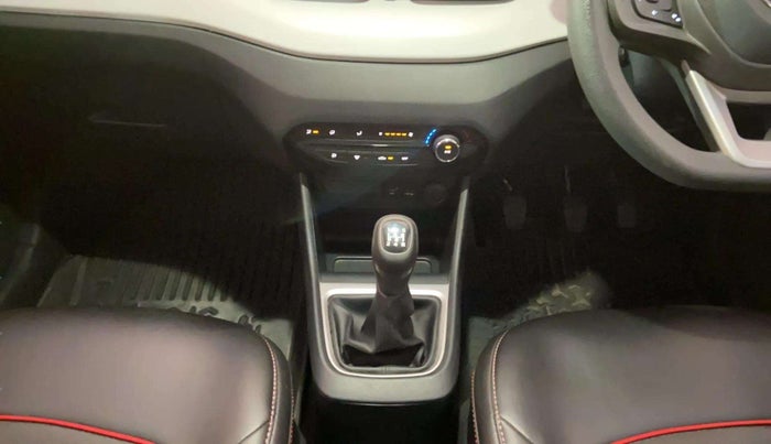 2023 Tata PUNCH ACCOMPLISHED DAZZLE SUNROOF CNG MT, CNG, Manual, 4,330 km, Gear Lever