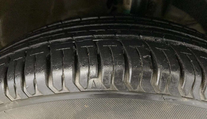 2017 Maruti Dzire VXI, Petrol, Manual, 19,274 km, Right Front Tyre Tread