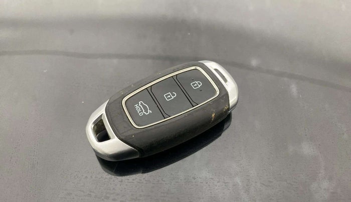 2018 Hyundai Verna 1.6 VTVT SX O, Petrol, Manual, 37,998 km, Key Close Up