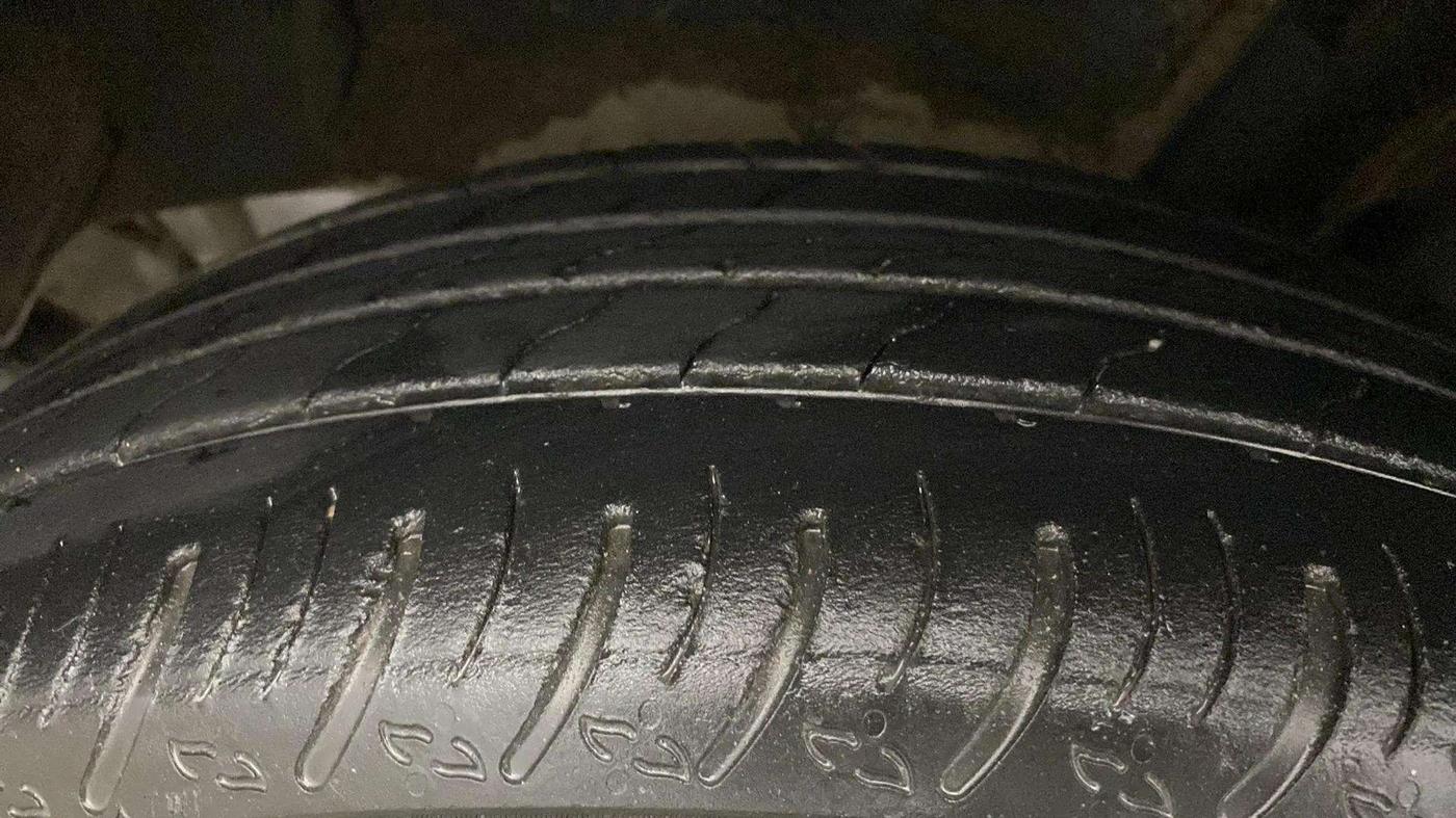 2022 Nissan MAGNITE XV PREMIUM TURBO CVT, Petrol, Automatic, 23,065 km, Left Rear Tyre Tread