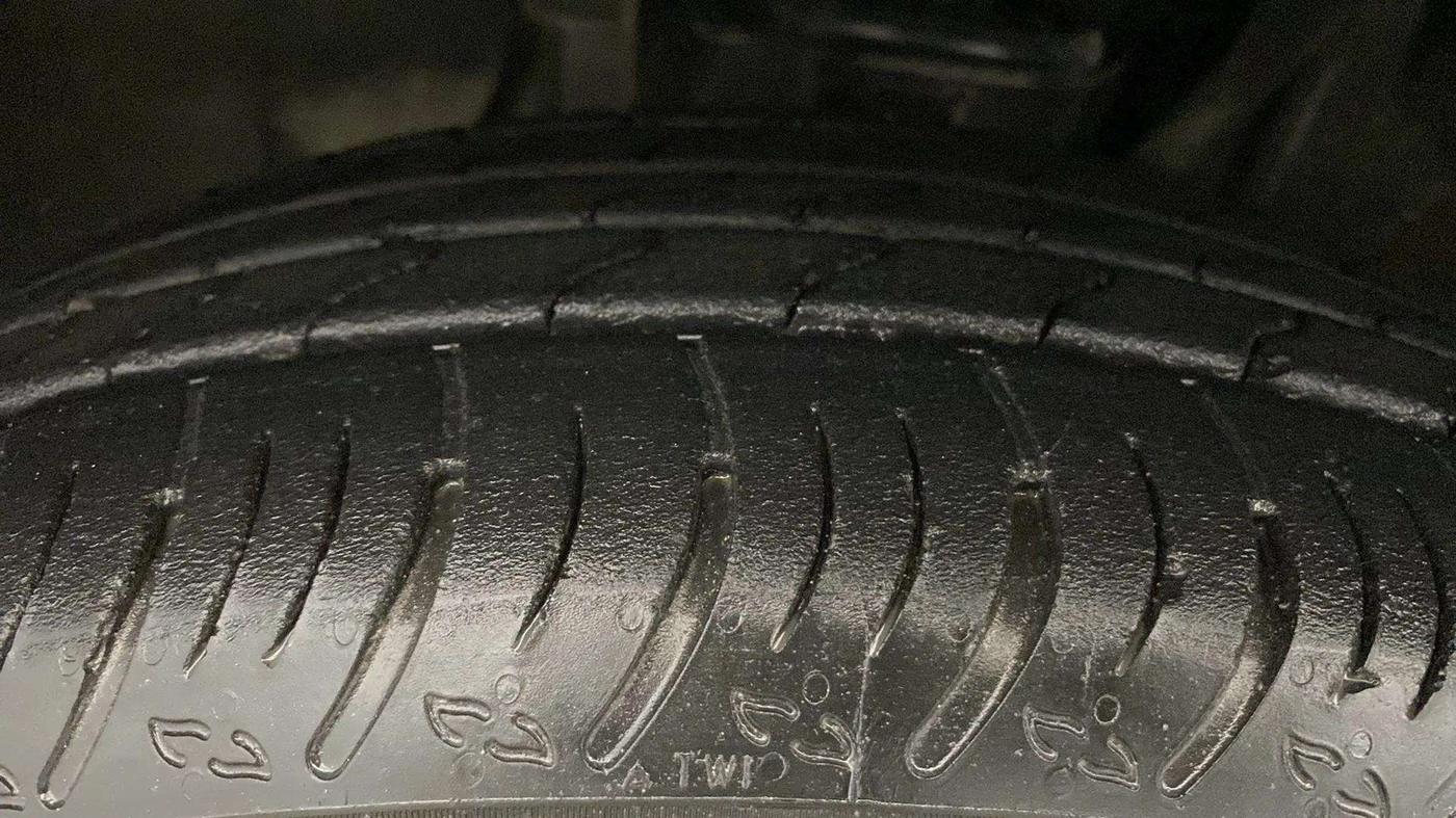 2022 Nissan MAGNITE XV PREMIUM TURBO CVT, Petrol, Automatic, 23,065 km, Left Front Tyre Tread