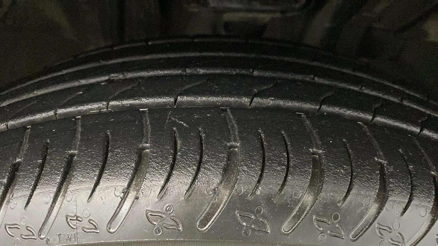 2022 Nissan MAGNITE XV PREMIUM TURBO CVT, Petrol, Automatic, 23,065 km, Right Front Tyre Tread