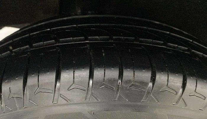 2017 Maruti Baleno DELTA PETROL 1.2, Petrol, Manual, 79,072 km, Right Rear Tyre Tread