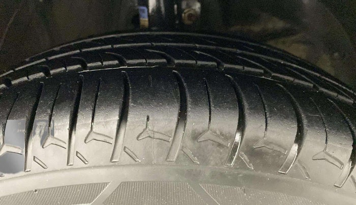 2017 Maruti Baleno DELTA PETROL 1.2, Petrol, Manual, 79,072 km, Right Front Tyre Tread
