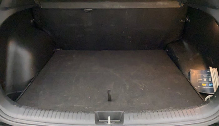 2015 Hyundai Creta S 1.6 PETROL, Petrol, Manual, 83,718 km, Boot Inside