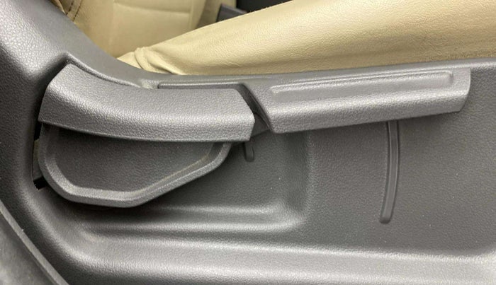 2020 Hyundai GRAND I10 NIOS SPORTZ AMT 1.2 KAPPA VTVT, Petrol, Automatic, 72,409 km, Driver Side Adjustment Panel