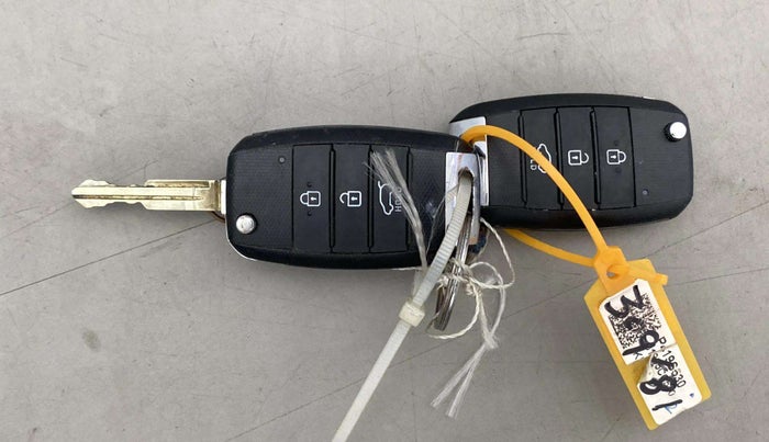 2023 KIA SONET HTK PLUS 1.2, Petrol, Manual, 13,677 km, Key Close Up