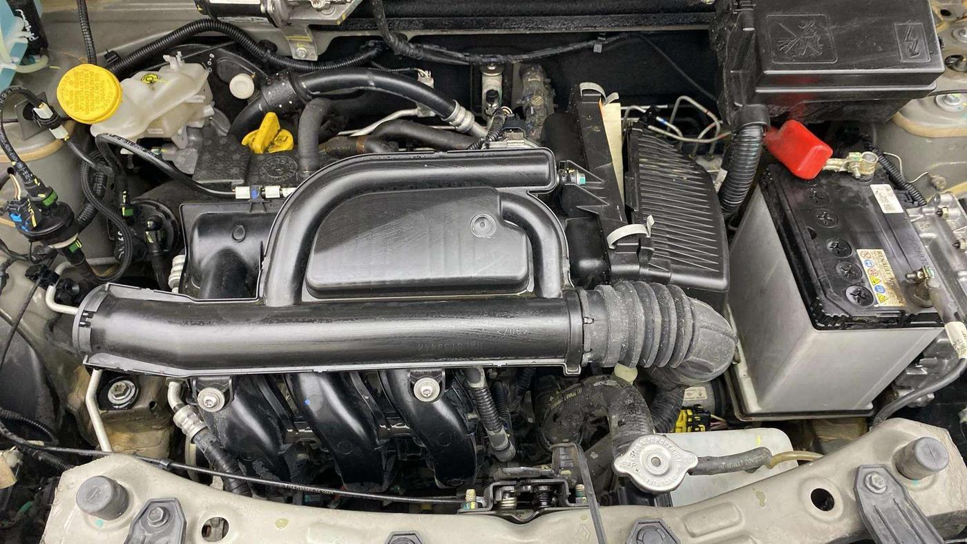 2022 Renault Kwid RXT 1.0 AMT, Petrol, Automatic, 11,445 km, Engine View