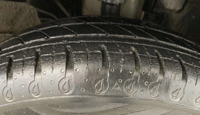 2021 Renault Kwid RXT 1.0 (O), Petrol, Manual, 37,597 km, Right Front Tyre Tread