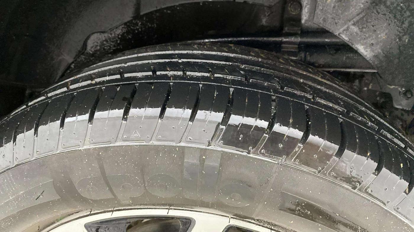 2019 Mahindra XUV500 W11, Diesel, Manual, 97,642 km, Left Rear Tyre Tread