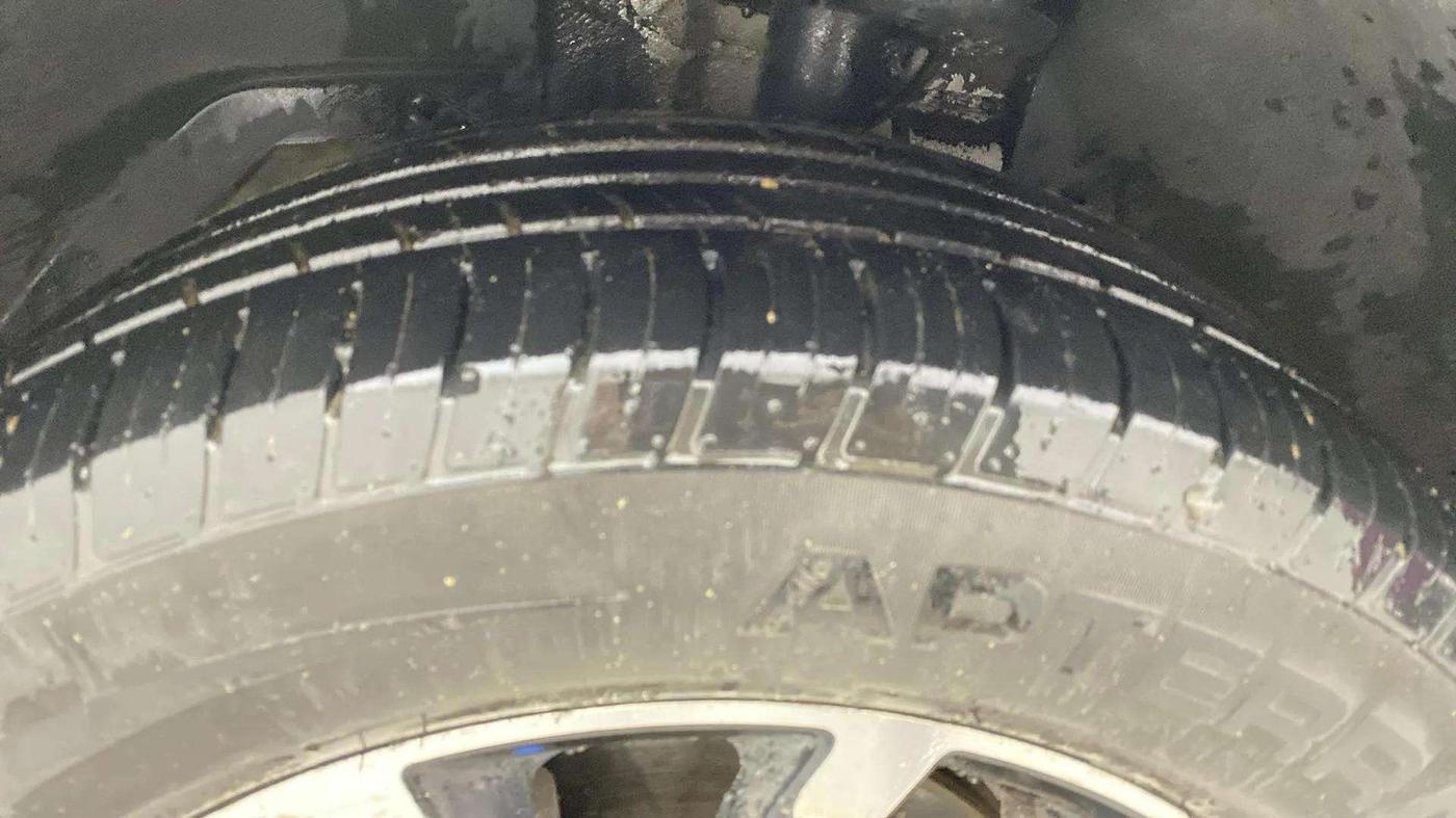 2019 Mahindra XUV500 W11, Diesel, Manual, 97,642 km, Left Front Tyre Tread