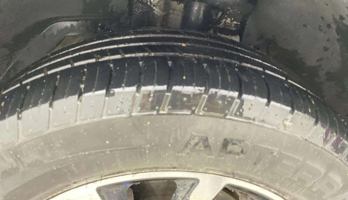 2019 Mahindra XUV500 W11, Diesel, Manual, 97,642 km, Left Front Tyre Tread