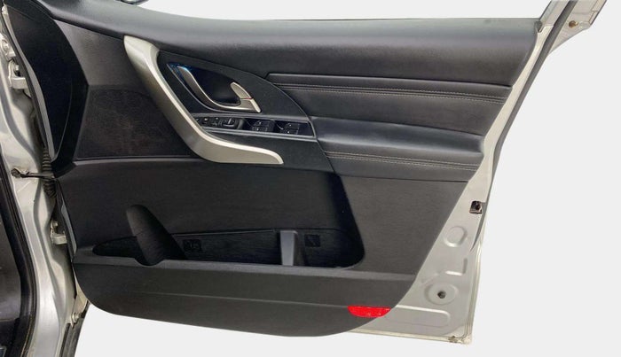 2019 Mahindra XUV500 W11, Diesel, Manual, 97,642 km, Driver Side Door Panels Control