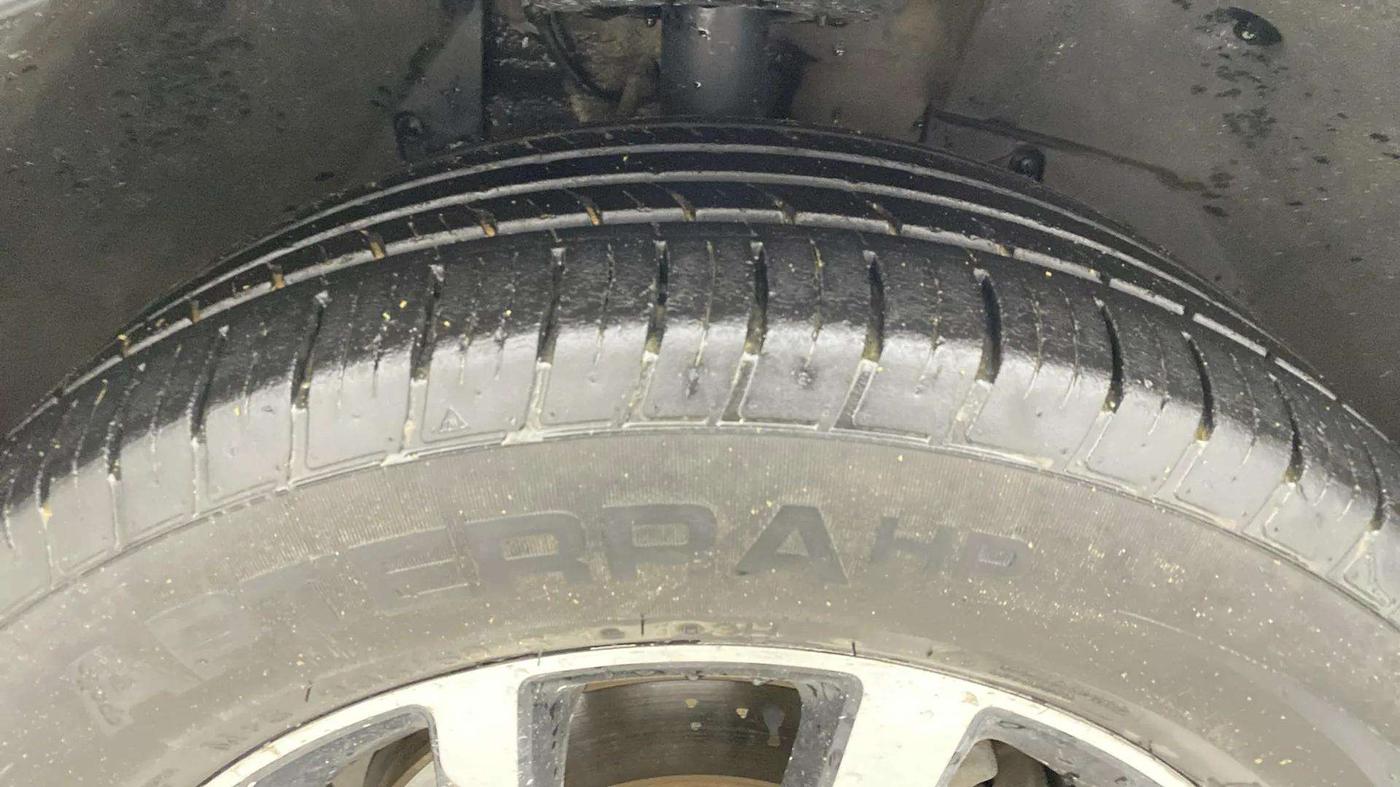 2019 Mahindra XUV500 W11, Diesel, Manual, 97,642 km, Right Front Tyre Tread
