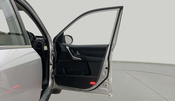 2019 Mahindra XUV500 W11, Diesel, Manual, 97,642 km, RHS Front Door