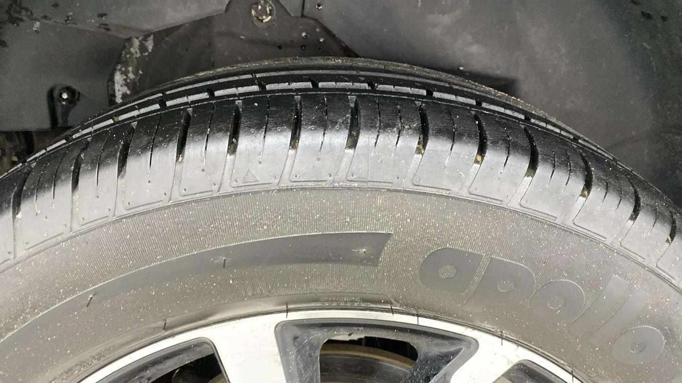 2019 Mahindra XUV500 W11, Diesel, Manual, 97,642 km, Right Rear Tyre Tread