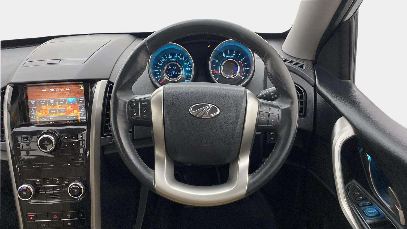 2019 Mahindra XUV500 W11, Diesel, Manual, 97,642 km, Steering Wheel Close Up