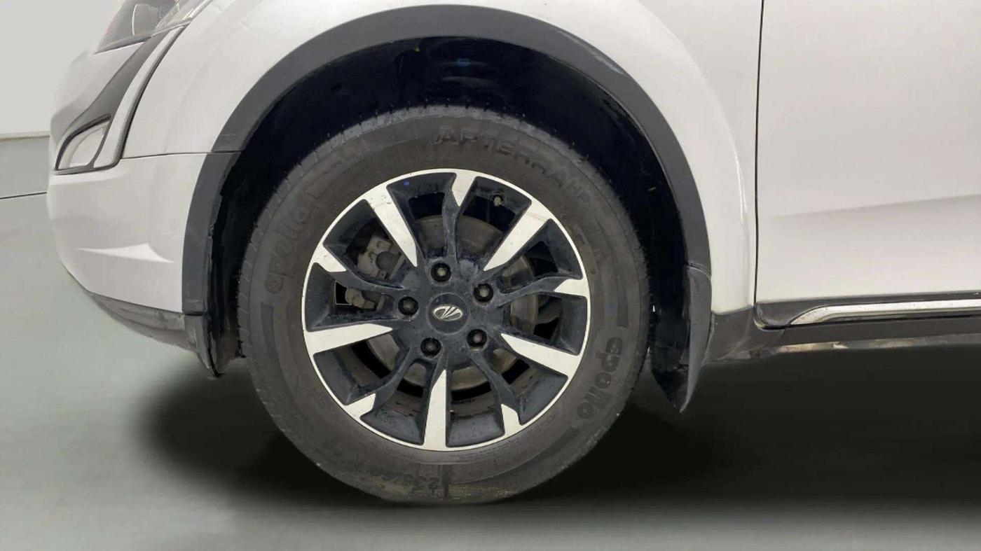 2019 Mahindra XUV500 W11, Diesel, Manual, 97,642 km, Left Front Wheel