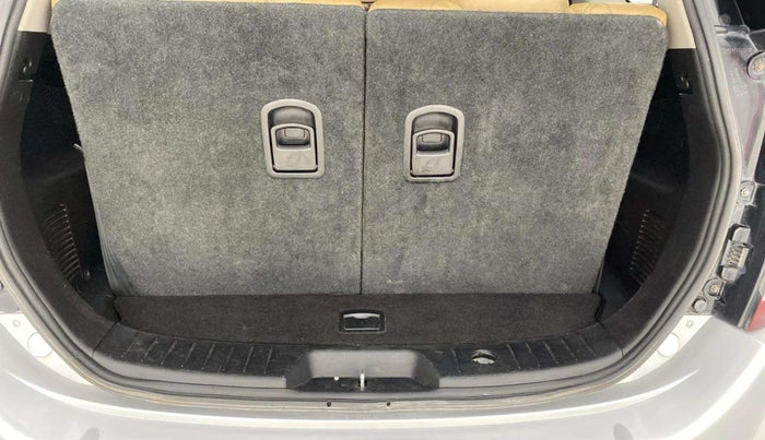 2019 Mahindra XUV500 W11, Diesel, Manual, 97,642 km, Boot Inside