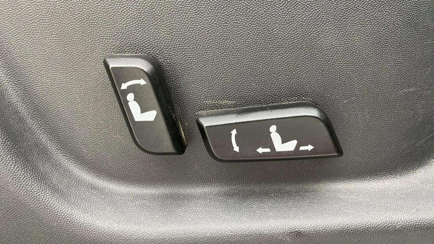 2019 Mahindra XUV500 W11, Diesel, Manual, 97,642 km, Driver Side Adjustment Panel
