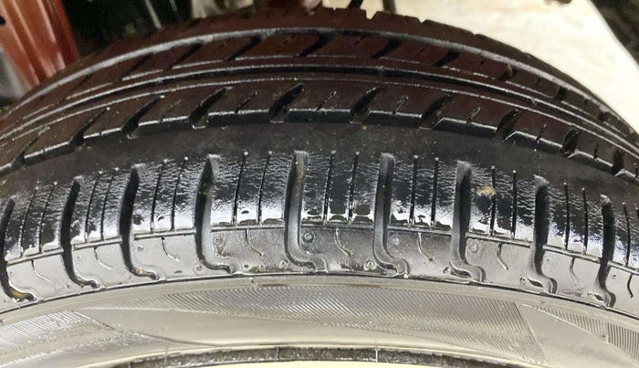 2014 Maruti Alto K10 VXI, Petrol, Manual, 68,361 km, Left Rear Tyre Tread
