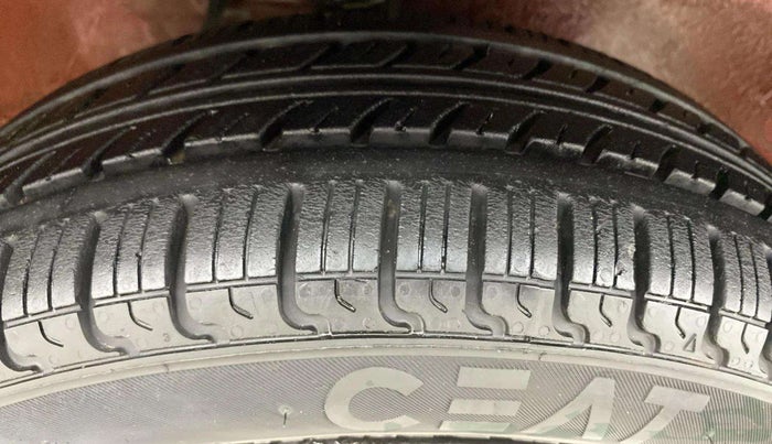 2014 Maruti Alto K10 VXI, Petrol, Manual, 68,361 km, Right Front Tyre Tread