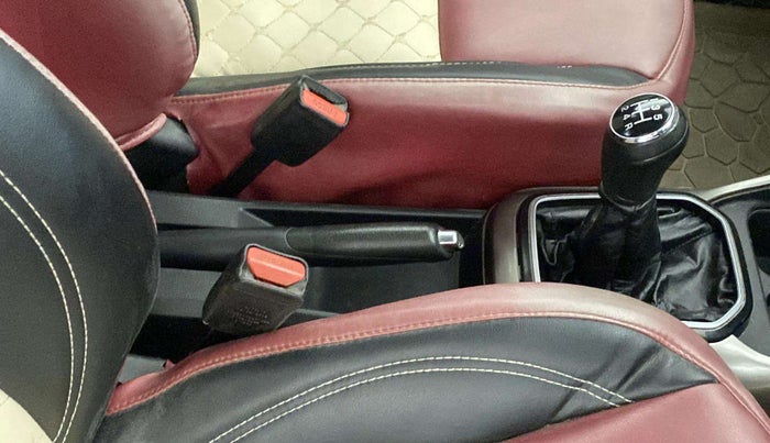 2018 Maruti IGNIS DELTA 1.2, Petrol, Manual, 69,480 km, Gear Lever