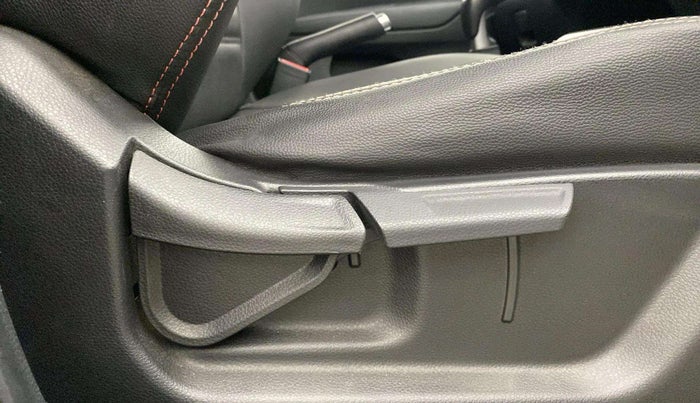 2021 KIA SONET HTK PLUS 1.0 IMT, Petrol, Manual, 38,369 km, Driver Side Adjustment Panel