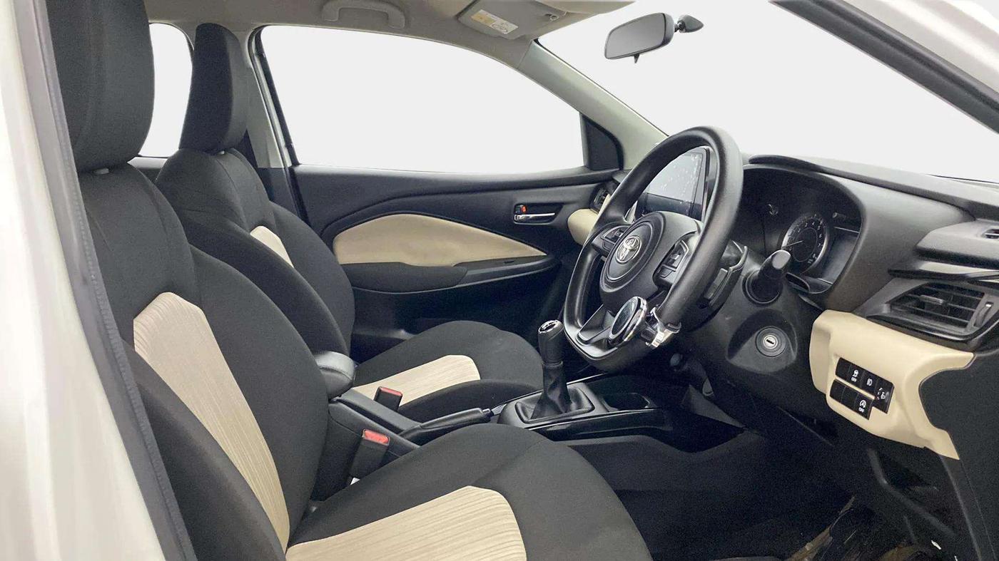 2024 Toyota Glanza E, Petrol, Manual, 13,935 km, Right Side Front Door Cabin