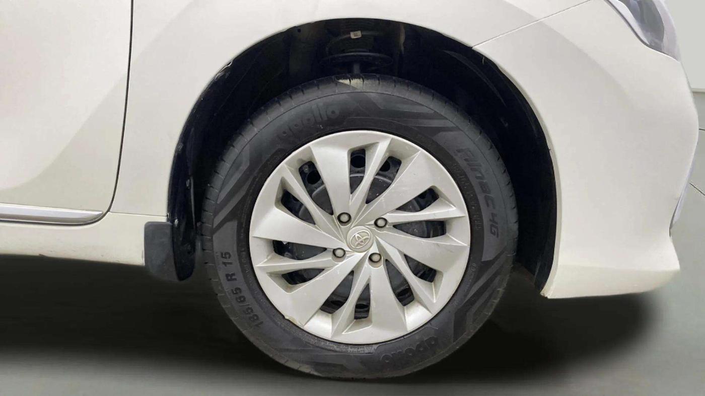 2024 Toyota Glanza E, Petrol, Manual, 13,935 km, Right Front Wheel