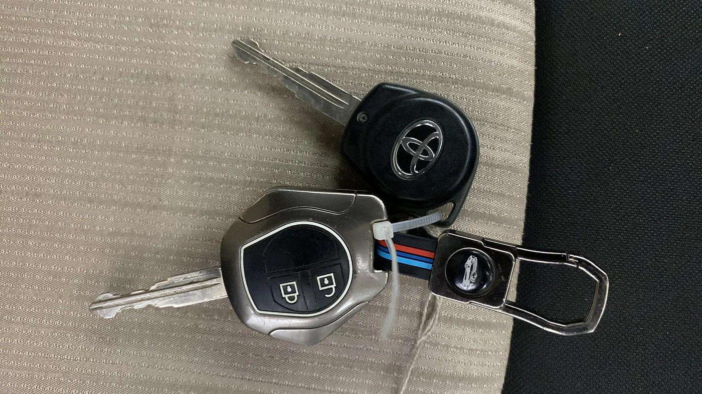 2024 Toyota Glanza E, Petrol, Manual, 13,935 km, Key Close Up
