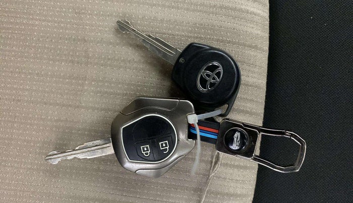 2024 Toyota Glanza E, Petrol, Manual, 13,827 km, Key Close Up