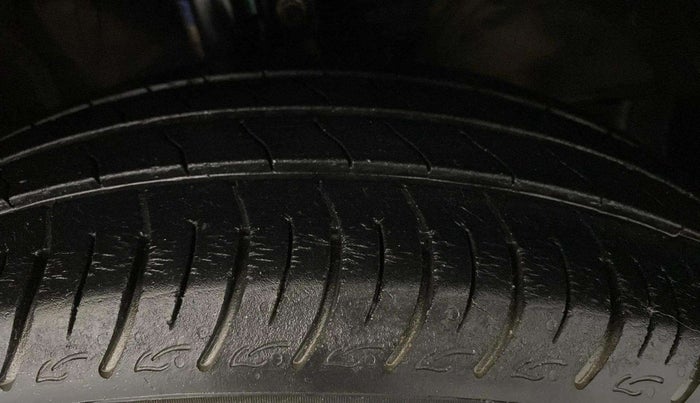 2020 Maruti Baleno SIGMA PETROL 1.2, Petrol, Manual, 28,470 km, Right Front Tyre Tread