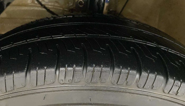 2021 Maruti XL6 ZETA MT, Petrol, Manual, 36,212 km, Left Front Tyre Tread
