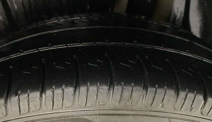 2021 Maruti XL6 ZETA MT, Petrol, Manual, 36,212 km, Left Rear Tyre Tread