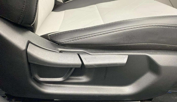 2024 Hyundai NEW I20 ASTA (O) 1.2 IVT, Petrol, Automatic, 14,097 km, Driver Side Adjustment Panel